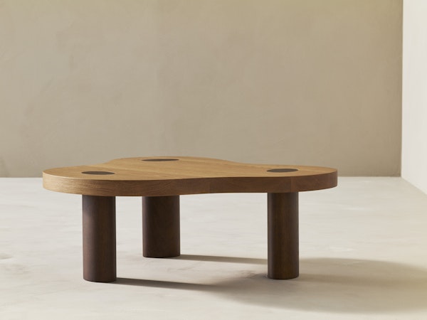 https://www.datocms-assets.com/73087/1673964340-mini-cloud-table-oak-classic_2.jpg