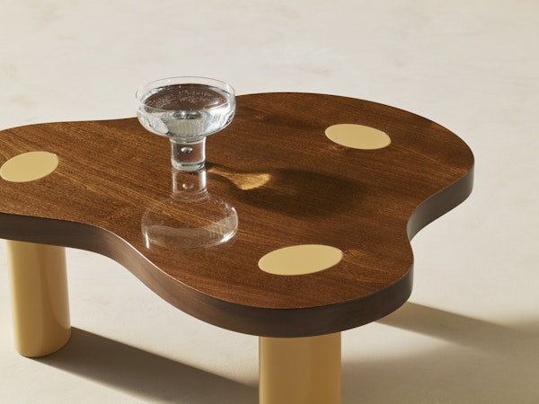 https://www.datocms-assets.com/73087/1673964416-mini-cloud-table-hi-gloss_pale-yellow_2-kopia.jpg