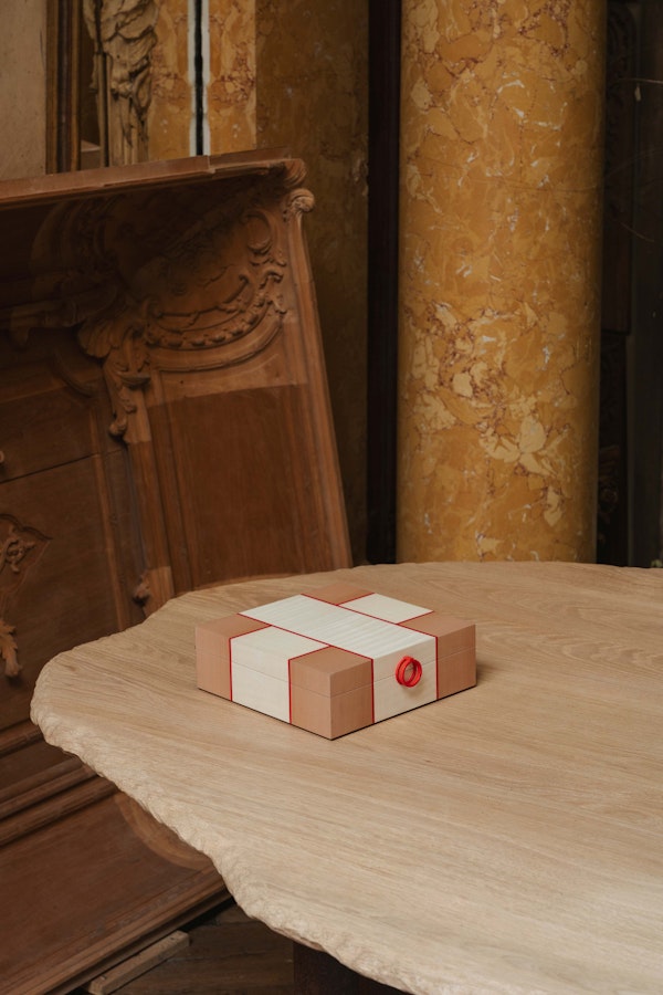 https://www.datocms-assets.com/73087/1740998254-invisiblecollection-repossi-box-mirror-hd-rodrigo-rize-for-invisible-collection-02-kopia.jpg