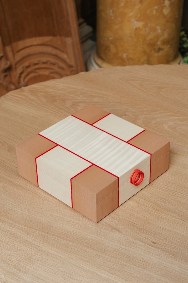 https://www.datocms-assets.com/73087/1740998810-invisiblecollection-repossi-box-mirror-hd-rodrigo-rize-for-invisible-collection-03-kopia.jpg