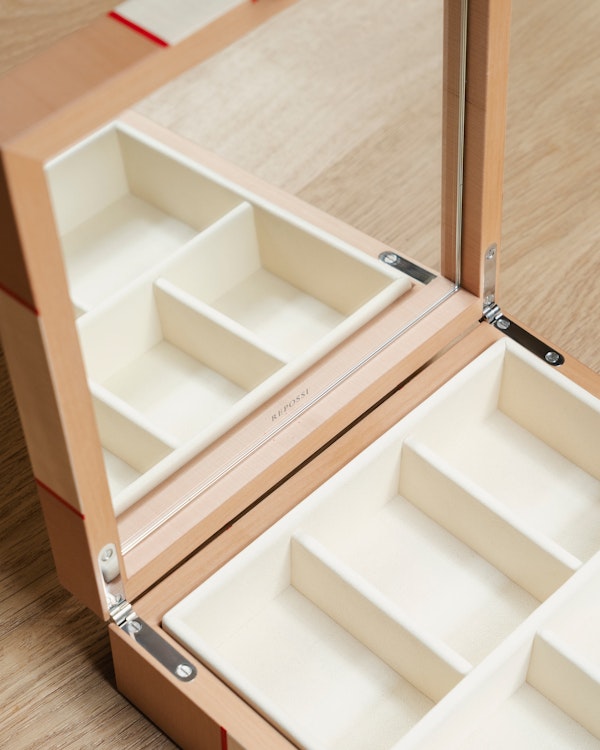 https://www.datocms-assets.com/73087/1740998810-invisiblecollection-repossi-box-mirror-hd-rodrigo-rize-for-invisible-collection-06-kopia.jpg