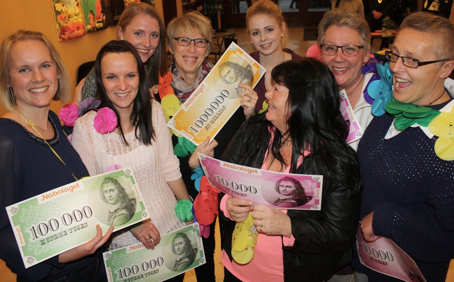 Glade Nabolaget-vinnere i Eidsberg. Fra venstre: Merete Kopperud, Elisabeth Berge Andersen, Silje Anett Søreng, Torhild Filtvedt, Kristine Nikolaisen, Wivie Breibybråten og Hild Kjersti Skår Eriksen. Foran: Solveig Rystad Våtsveen.