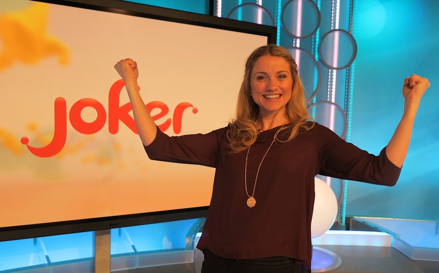 Joker, programleder May Lisbeth jubler