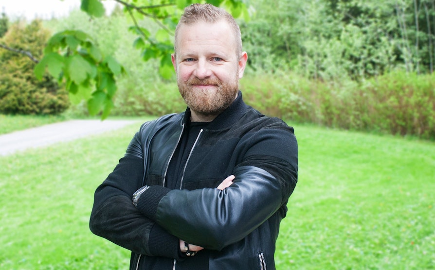 Esben "Dansken" Selvig er vikar for Alex Rosén i Nabolaget 12. juni 2015. Her er han på opptak i Steinkjer.