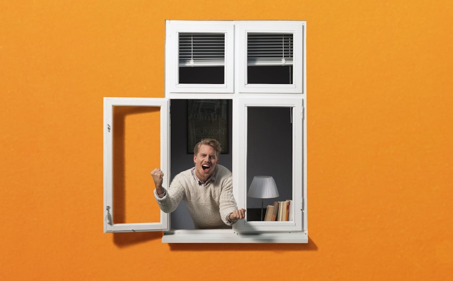 Nabolaget - mann i vindu_2000x1244