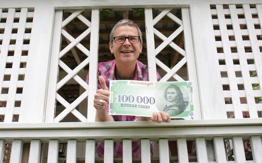 Jon Christofer Holm Sund vant 100.000 kroner i vinnernabolaget i Steinkjer kommune.
