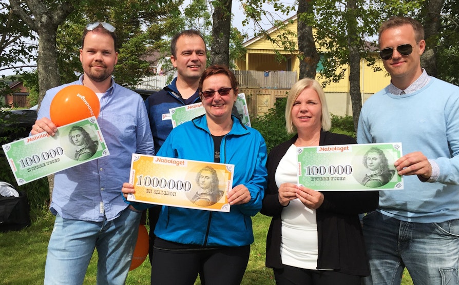 Denne gjengen fra Tverlandet i Bodø vant i Nabolaget. Marit Larsen i midten vant en million kroner. 100.000-kronersvinnerne er fra venstre: Trond-Arnt Trondsen, Lasse Kristiansen, Elin Stavnes og Joar Jensen.