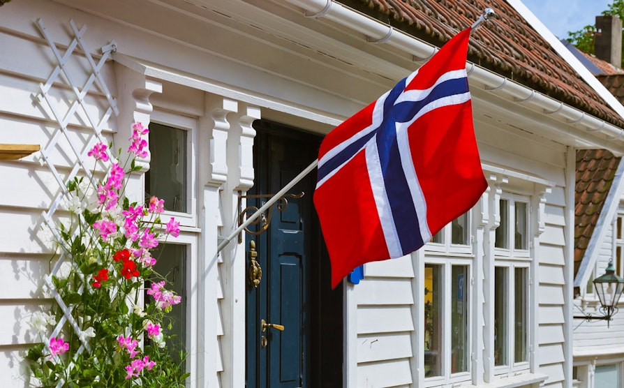 Da en 70-åring fra Nesttun i Bergen vant på MillionFlax, feiret han med å heise flagget.