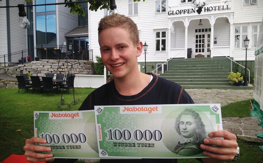 Vegard Hauge Håland fra Sandane hadde kjøpt to Nabolaget-lodd og vant dermed 200.000 kroner i Nabolaget.