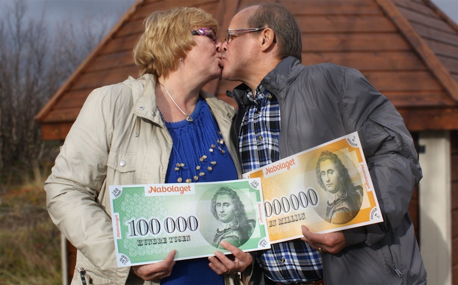 Mens Alf Mathis Eira fra Kautokeino vant én million kroner i Nabolaget, vant kona Anne Marie Turi 100.000 kroner.