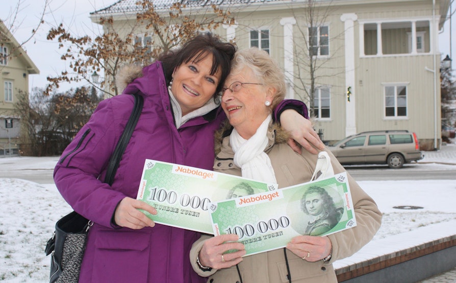 Datter og mor Toril og Reidun Gulbrandsen fra Årnes i Akershus vant 100.000 kroner hver i Nabolaget 1. januar 2016.