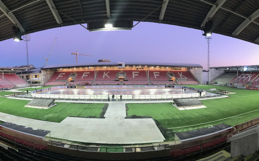 Fredrikstad stadion er gjort om til hockeybane før Winter Classic mot Sparta Sarpsborg 21. januar 2017.