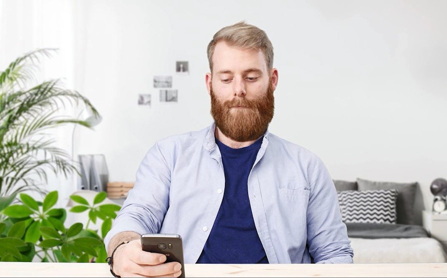 Mann med skjegg Telefon til Hamar Venter du på en telefon fra Hamar