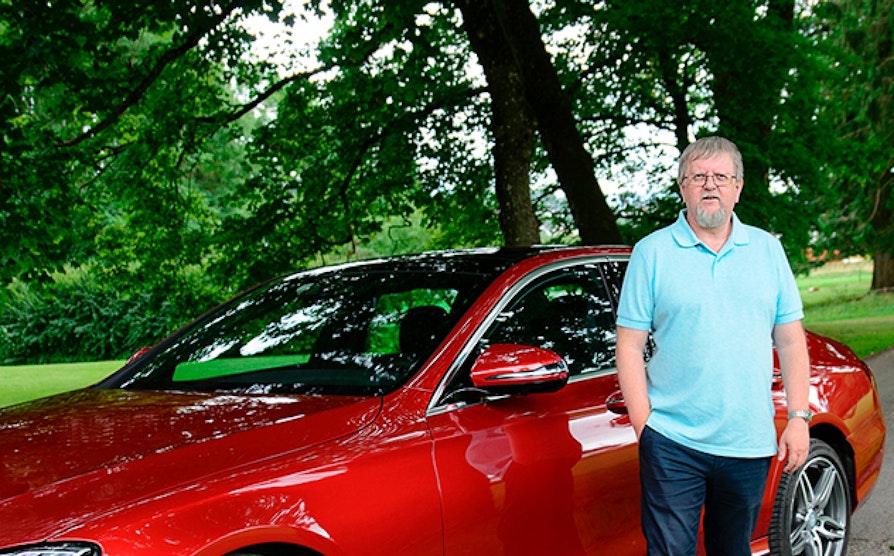Arnt fra Skien vant over 5,9 millioner kroner i Lotto og kjøpte seg en Mercedes. Bilde tatt av frilansfotograf i forbindelse med Millionærundersøkelsen 2017. (Hans fulle navn er Arnt Bratlie, men han ønsker ikke at vi bruker etternavn utad.)