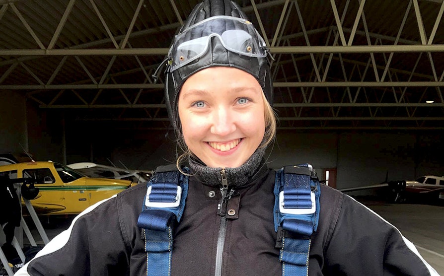 Jente fallskjerm Lotto bucket list bucketlist fly fingern