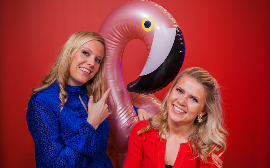 Anne Siri Nørstebø og Pernille Storholm Skaret drømmer om å møte en ekte flamingo.