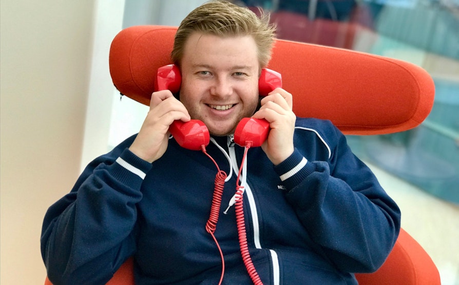 Vinnerkontakt Lars Hulleberg er en av dem som tar telefonen fra Hamar.