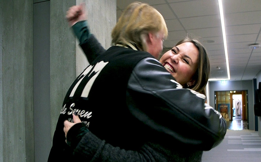 Marthe Stenberg og millionær Trond. Han elsker Marthe. første møte ansikt til ansikt.