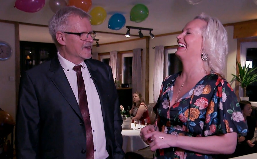 Knud Knudsen fra Kristiansand ble Lotto-millionær for rundt fire måneder siden, men har ennå ikke fortalt det til familien. Programleder Ingeborg Myhre blir med i Knuds 60-årslag. Da skal det nemlig avsløres: Knud er Lotto-millionær.