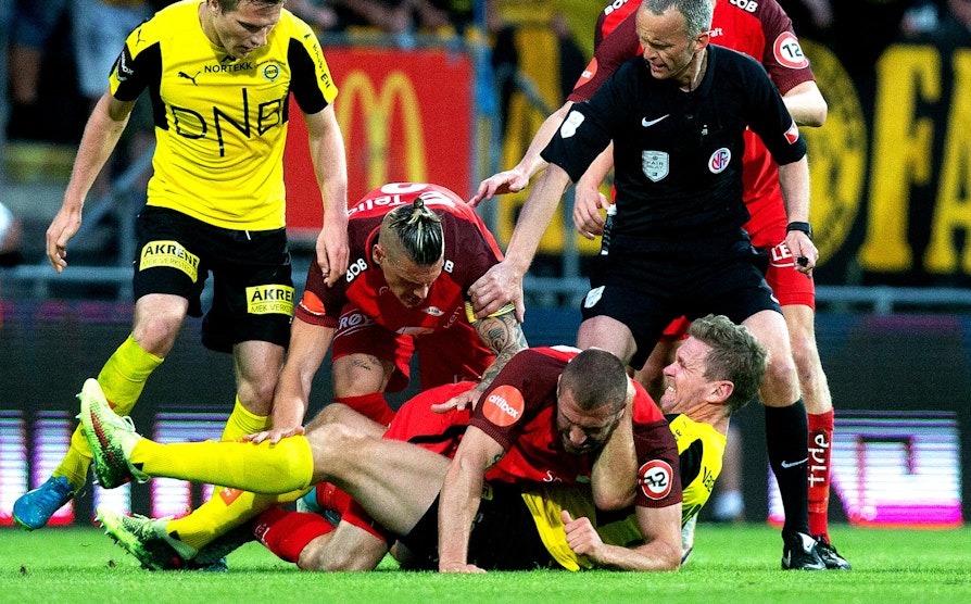 Lillestrøm mot Brann. Frode Kippe og Azar Karadas i brytekamp.