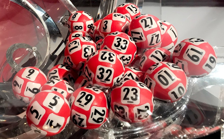 Lotto-tall, illustrasjon, trekningsmaskin