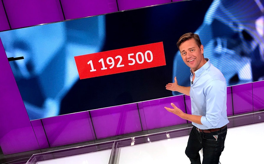 EXTRA-programleder Johan Høstmælingen under trekningen 04.09.18.