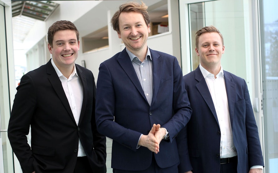 Dag Michael Bjerkli, Brede A. Haglund og Alexander Mollan i Brækhus Advokatfirma DA følger opp millionvinnere og gir dem økonomisk veiledning.