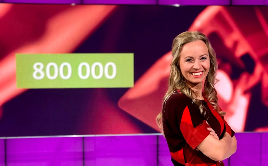 Extra-programleder Kjersti Gullvåg kunne gratulere en kvinne fra Skien med 800.000 kroner.
