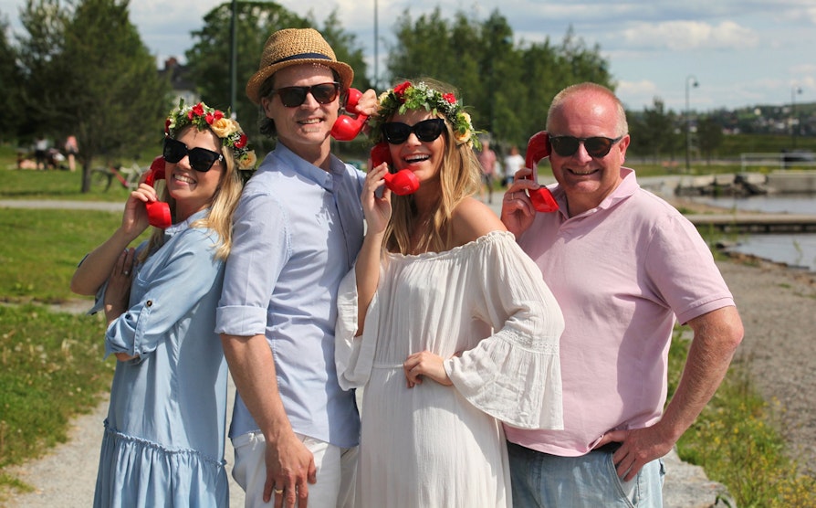 Ola Thorset, Pie-Christine Skagsoset Norseng, Pernille Storholm Skaret og Atle Onsrud Jensen, redaktører, telefonen fra hamar, 625 60 000