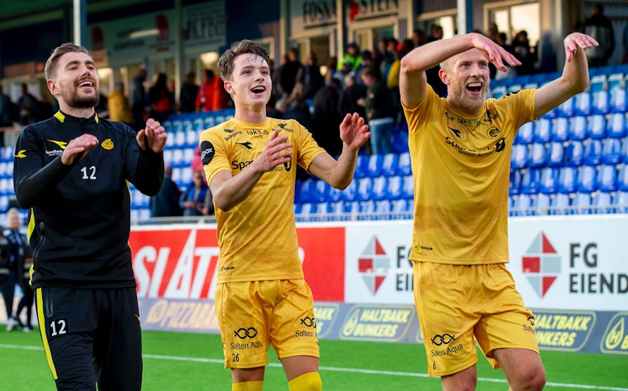 Kristiansund 20190814. Eliteserien fotball 2019: Kristiansund - Bodø/Glimt (1-2). Bodø/Glimts keeper Nikita Khaikin (t.v.), Håkon Evjen og Vegard Leikvoll Moberg jubler etter eliteseriekampen i fotball mellom Kristiansund og Bodø/Glimt på Kristiansund Stadion. Foto: Svein Ove Ekornesvåg / NTB scanpix