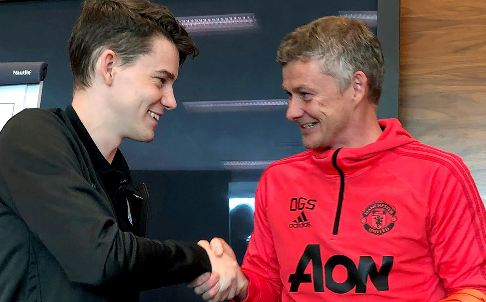 Ole Gunnar Solskjær sammen med grasrottrener Steinar Green Hansen.