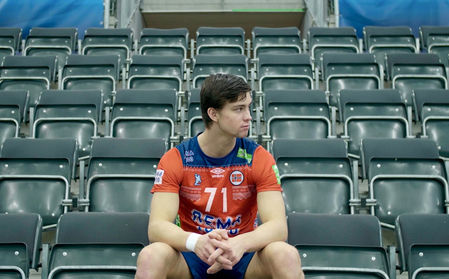 Alexander Blonz i Elverum Håndball er EM-debutant i 2020, og hovedrollen i Norsk Tippings nye reklamefilm om "Gi drømmen en sjanse!"