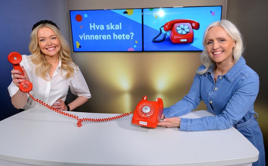 Ane-Marthe Pedersen (t.v.) og Ingrid Roterud Mathisen. Programledere for Hva skal vinneren hete 2020.