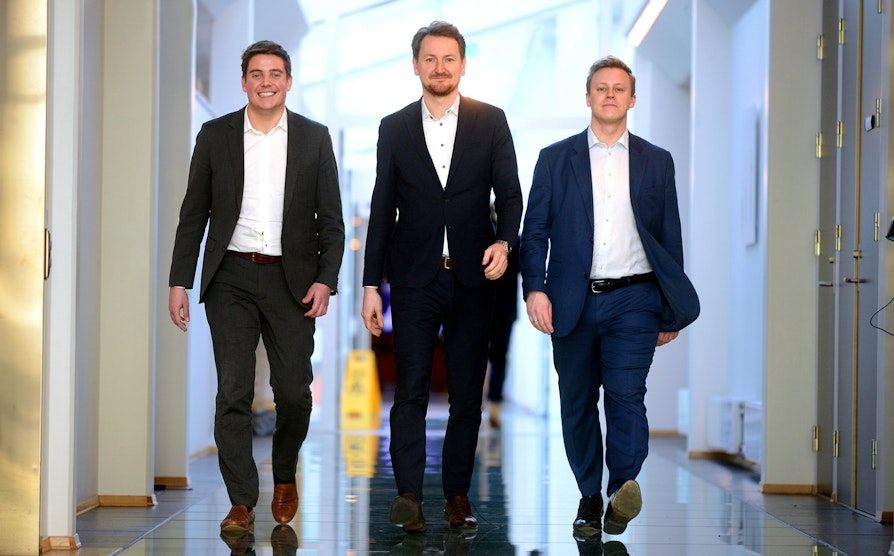 Dag Michael Bjerkli (t.v.), Brede A. Haglund og Alexander Mollan i advokatfirmaet Brækhus. Bistår storvinnere med økonomisk veiledning.