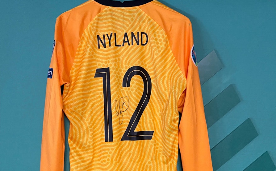nyland_drakt