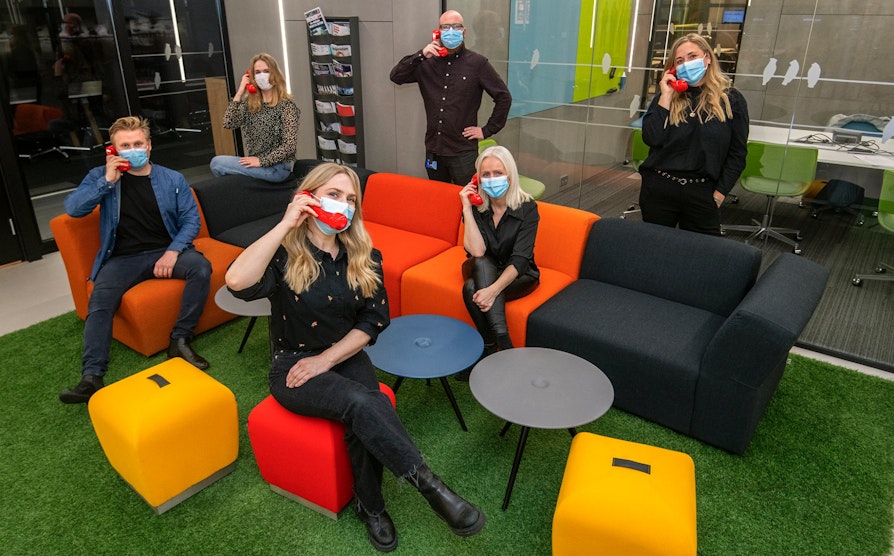 Supertrekning jul 2021. Jon Christian Dybendal (f.v.), Gunhild Vike Nerås, Line Troller, Steinar Bjørnsson, Ingrid Roterud Mathisen og Sarah Cervin.