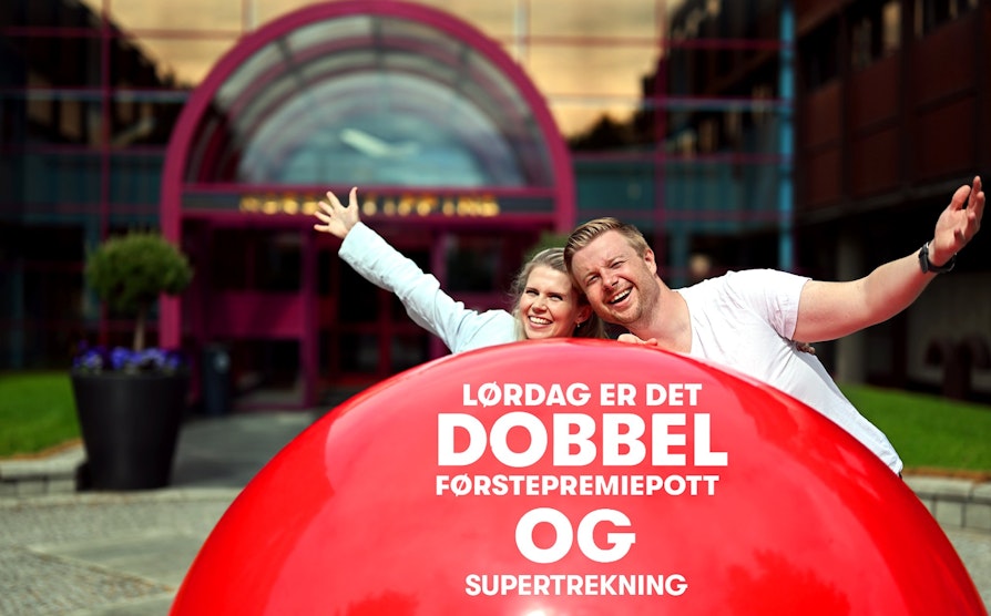 Lars Hulleberg og Pernille Storholm Skaret. Supertrekning og Gulltrekning samtidig lørdag 25. juni 2022.