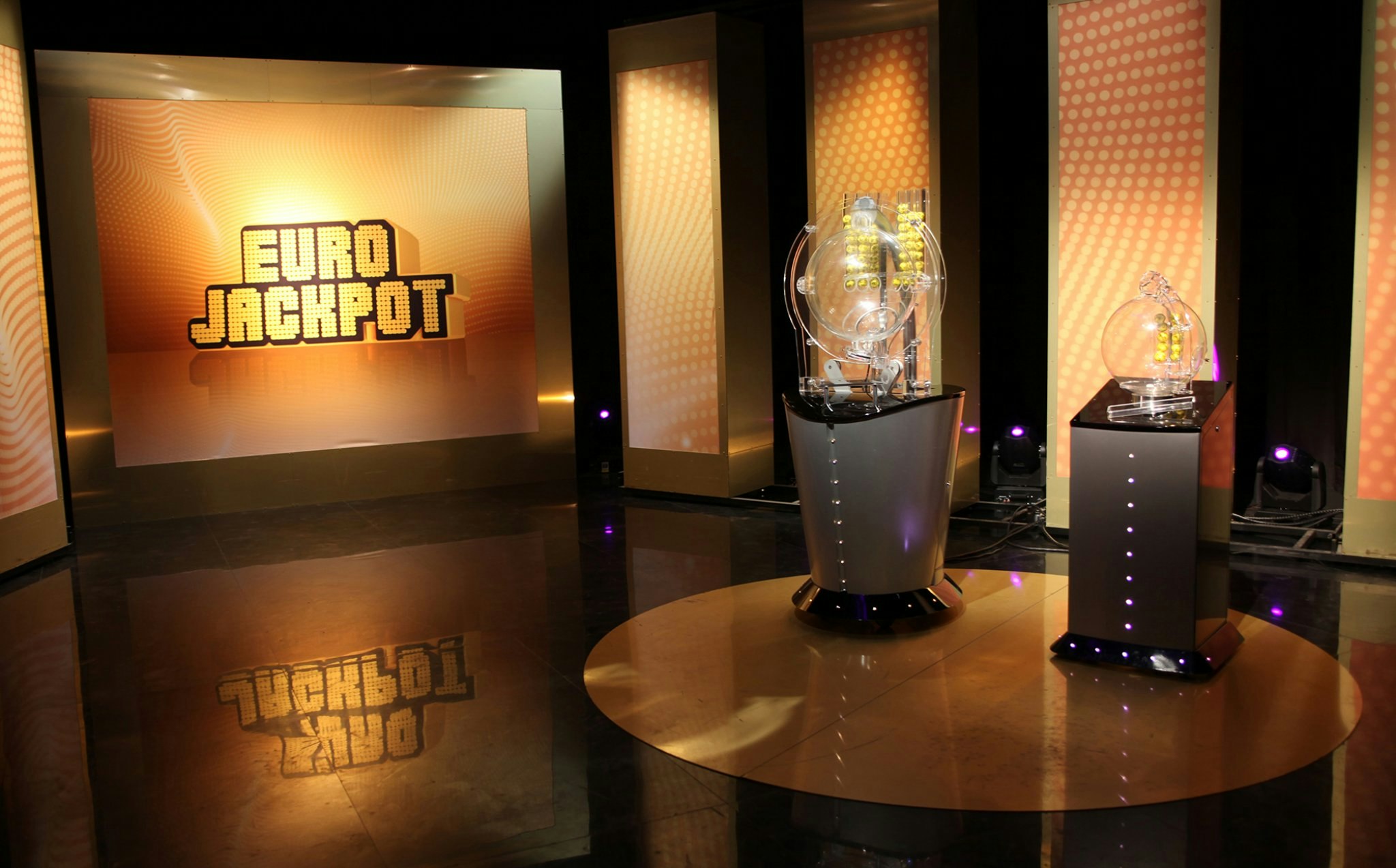 Eurojackpot. Trekningsmaskin. Finland. Studio.
