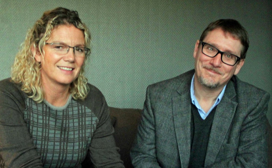 SIGNERER NY AVTALE: Kommunikasjonsdirektør Tonje Sagstuen i Norsk Tipping og direktør Morten Christiansen i Norsk kulturskoleråd.