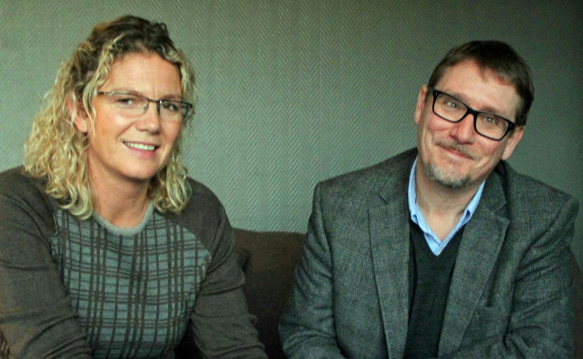 SIGNERER NY AVTALE: Kommunikasjonsdirektør Tonje Sagstuen i Norsk Tipping og direktør Morten Christiansen i Norsk kulturskoleråd.