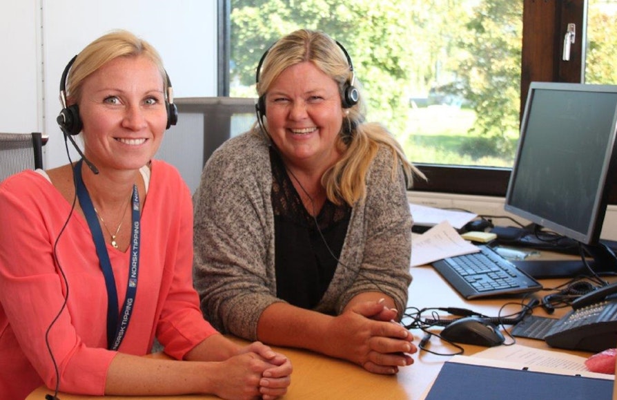 Rådgivere Kristin Edvardsen Måsø og Trine Vannzell i Norsk Tipping tar kontakt med selskapets risikospillere.