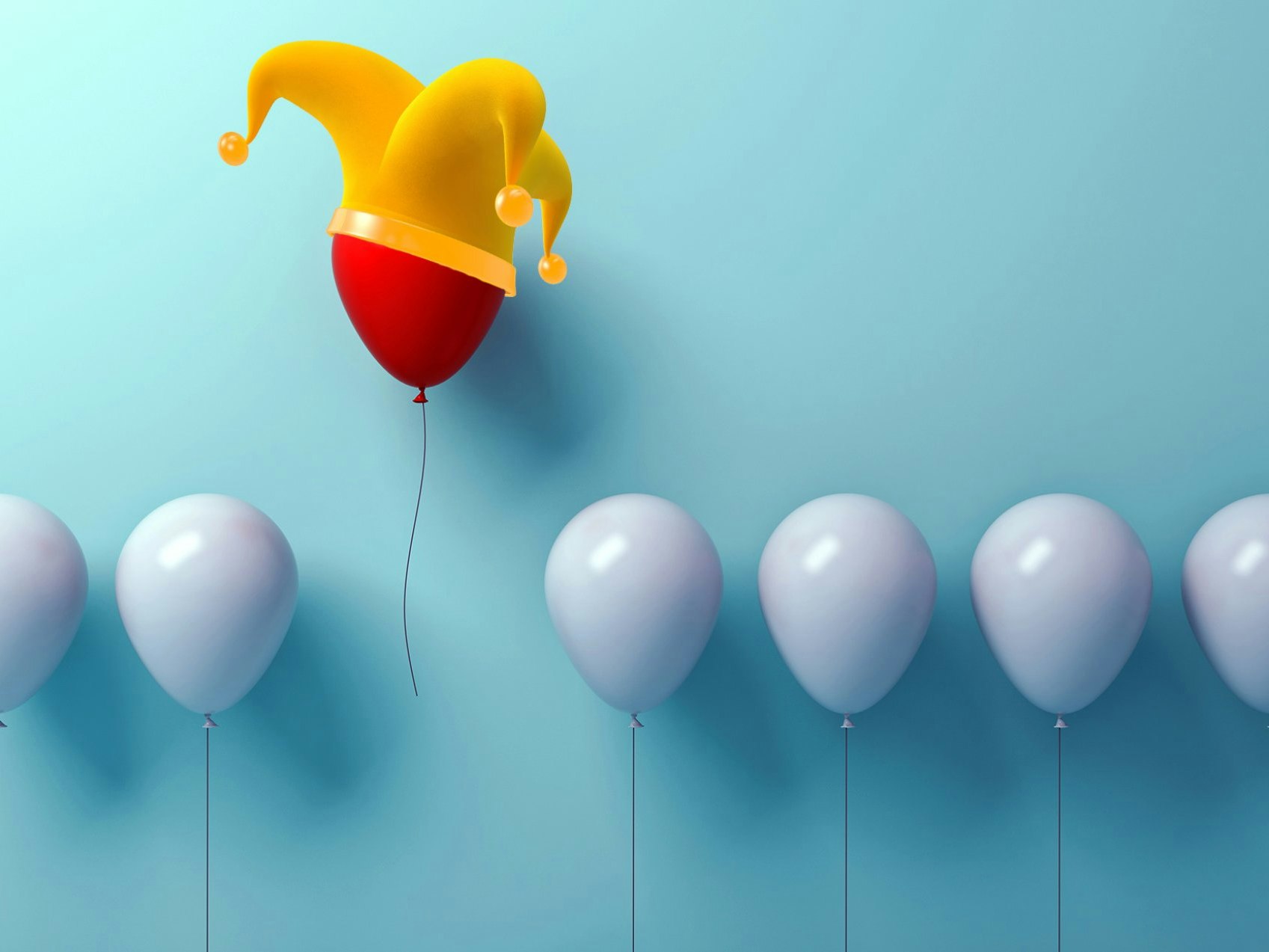 Illustrasjonsfoto: Rekke med lyseblå ballonger på blå bakgrunn; én rød ballong med jokerlue rykker fra de andre