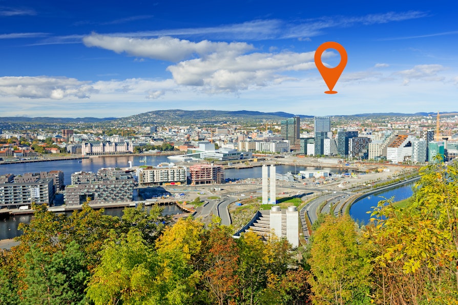 Bilde av utsikt over Bjørvika i Oslo på sommeren.