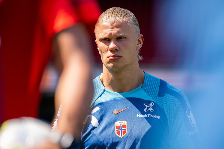 TILBAKE: Erling Braut Haaland har sluttet seg til den norske troppen og er klar for sin første landskamp dette året.