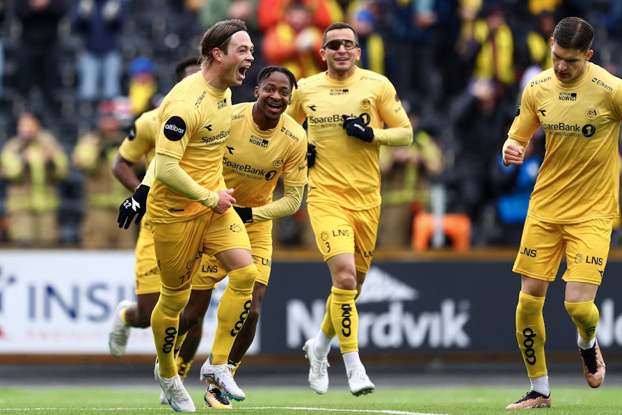 Bodø/Glimt-spillere jubler etter scoring.