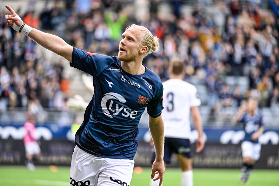 HAT TRICK: Lars-Jørgen Salvesen scoret hat trick mot Sandefjord og er oppe i 11 seriemål.