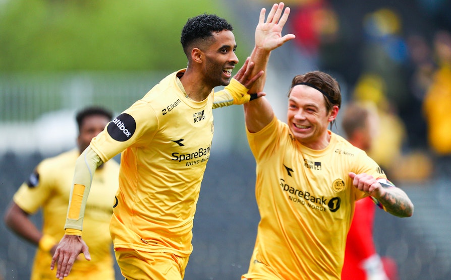 Bodø/Glimt-spillerne Amahl Pellegrino og Patrick Berg jubler