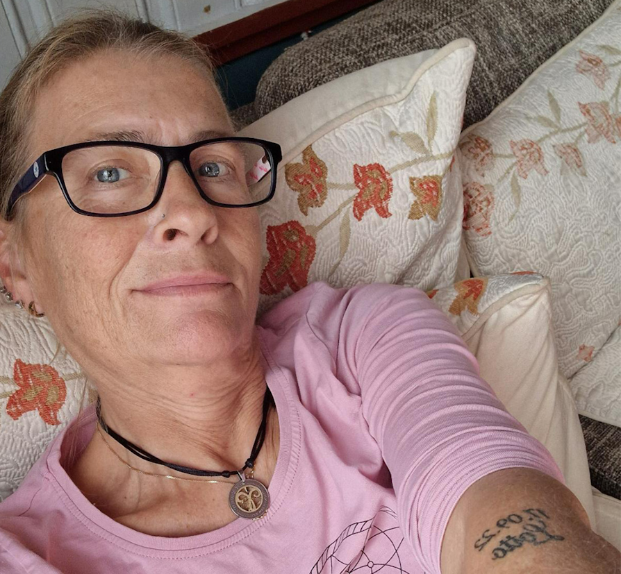 Supertrekning-vinner Lene Tvenge med Lotto-tatovering på armen.