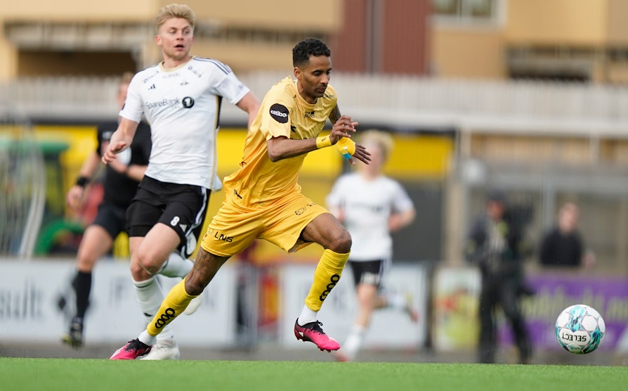 Rosenborgs Tobias Børkeeiet (t.v) og Bodø/Glimts Amahl Pellegrino i Eliteserien