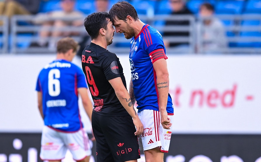 Branns Niklas Castro (t.v.) og Vålerengas Stefan Strandberg under kvartfinalen i fotball NM for menn mellom Vålerenga og Brann